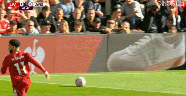 2026世界杯直播app-利物浦1-0阿森纳,索博斯洛伊任意球破门,埃基蒂克进球被吹
