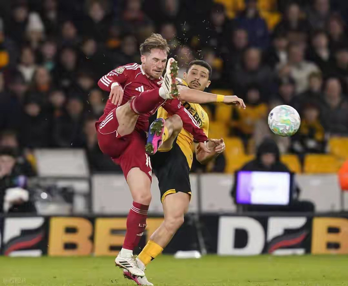 2026世界杯手机观看-利物浦续约上演“冰与火”:新核已定,“冠军腰”却悬了?|麦卡利斯特|赫拉芬贝赫|格拉文贝尔奇|阿根廷世界杯|安菲尔德球场_新浪体育_新浪新闻