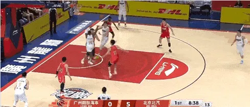 2026世界杯直播app-斯佩尔曼三分坚决出手再中,北京开局打出8-0领先广州